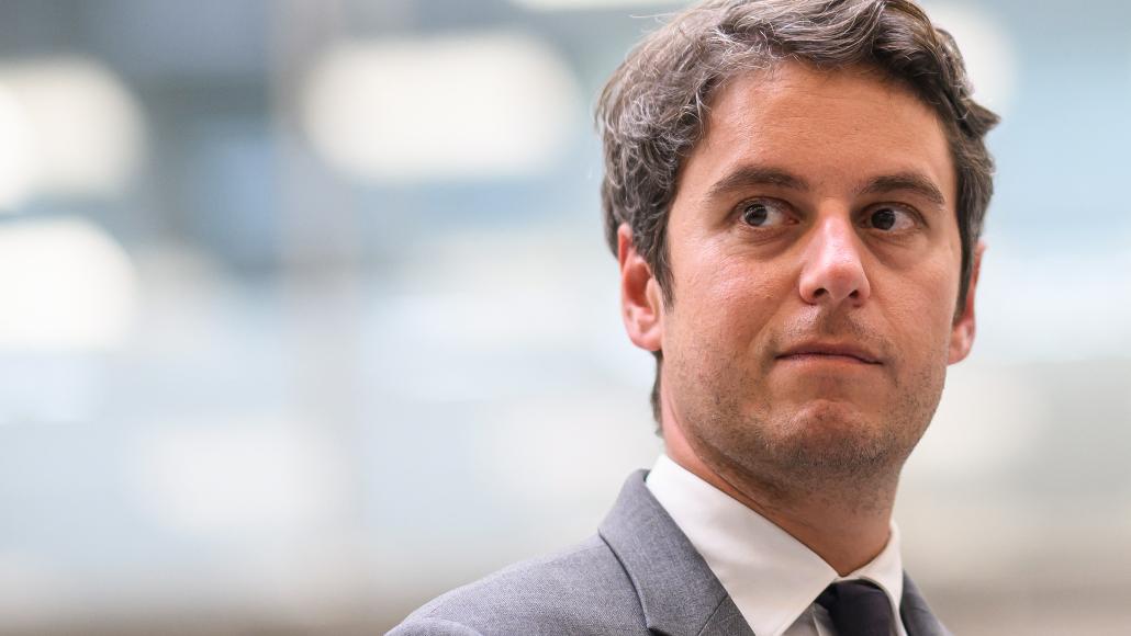 Menace de censure Gabriel Attal juge Marine Le Pen 'irresponsable' et